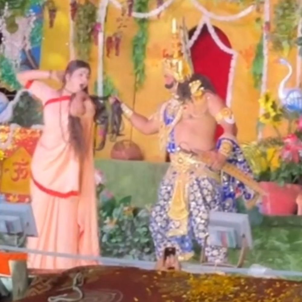 मुरादाबाद रामलीला में राम-सीता जन्म का मंचन:‘जय श्रीराम’ के जयकारों से गूंजा मैदान, रावण-वेदमती संवाद ने भी खींचा ध्यान