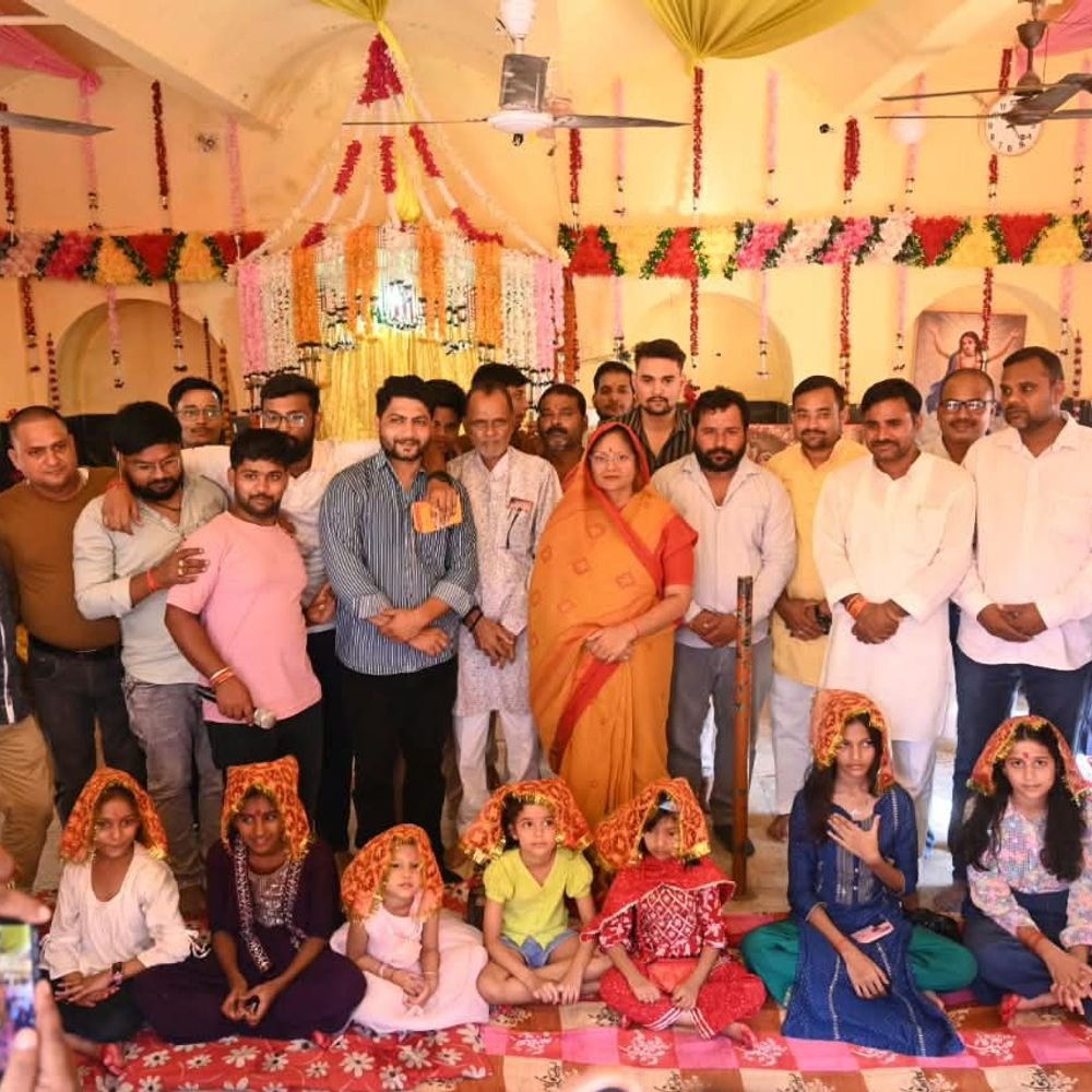 सलेमपुर में राज्यमंत्री किया कन्या पूजन:मुरली मनोहर मंदिर पहुंचीं विजय लक्ष्मी, चरण धोकर उपहार संग कराया भोजन