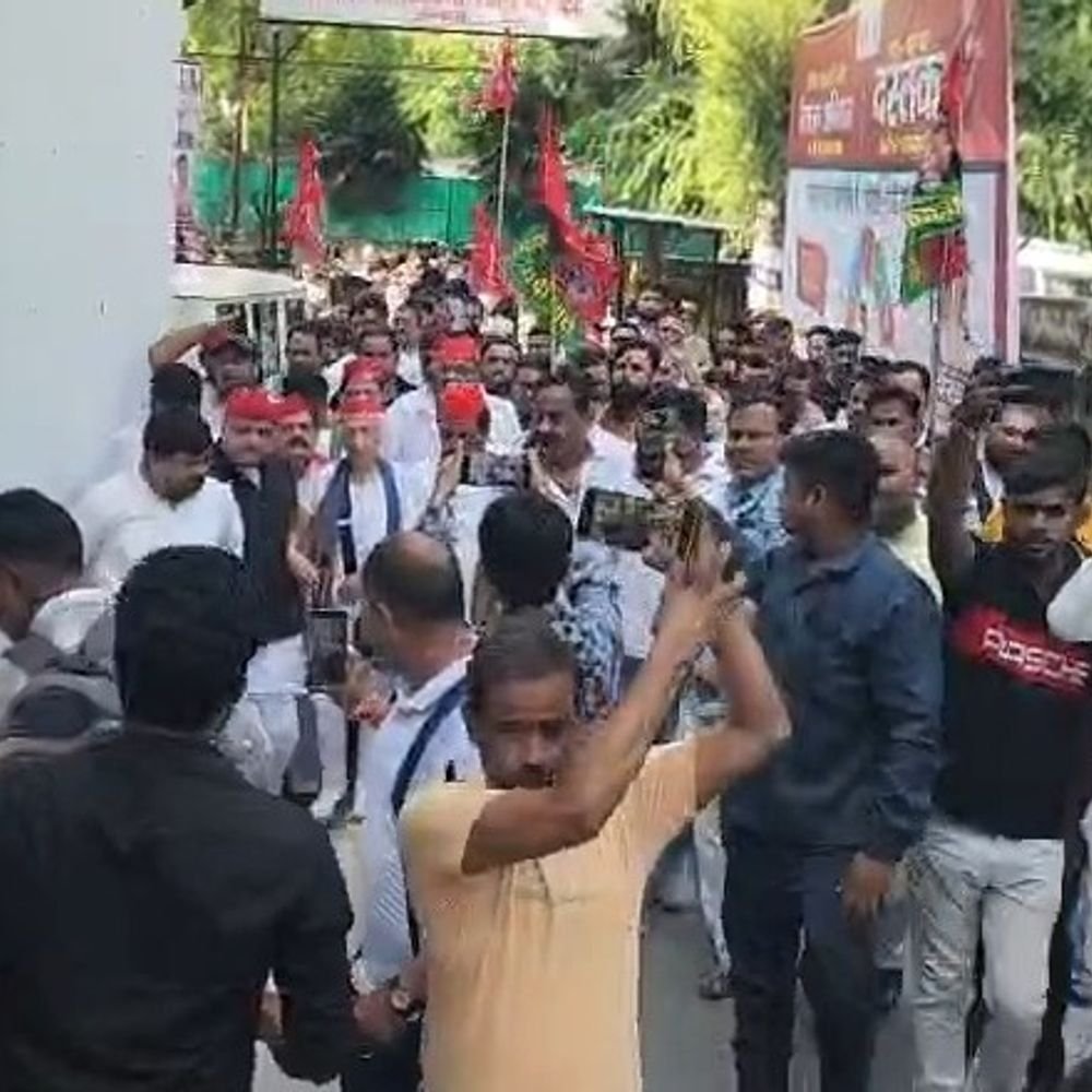 अखिलेश यादव की हिरासत के विरोध में सपा का प्रदर्शन:उन्नाव में अन्नू टंडन बोलीं- विपक्ष की आवाज दबाना बर्दाश्त नहीं