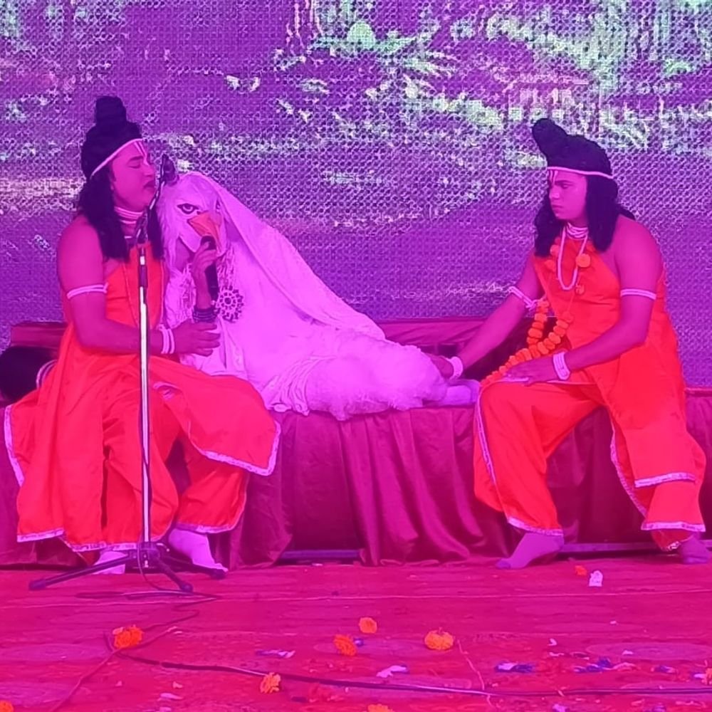 साकेत धाम की रामलीला में सूर्पनखा प्रसंग और लंका दहन:हनुमान जी के पराक्रम से गूंजा जय श्रीराम का जयघोष, दर्शक भक्तिरस में डूबे