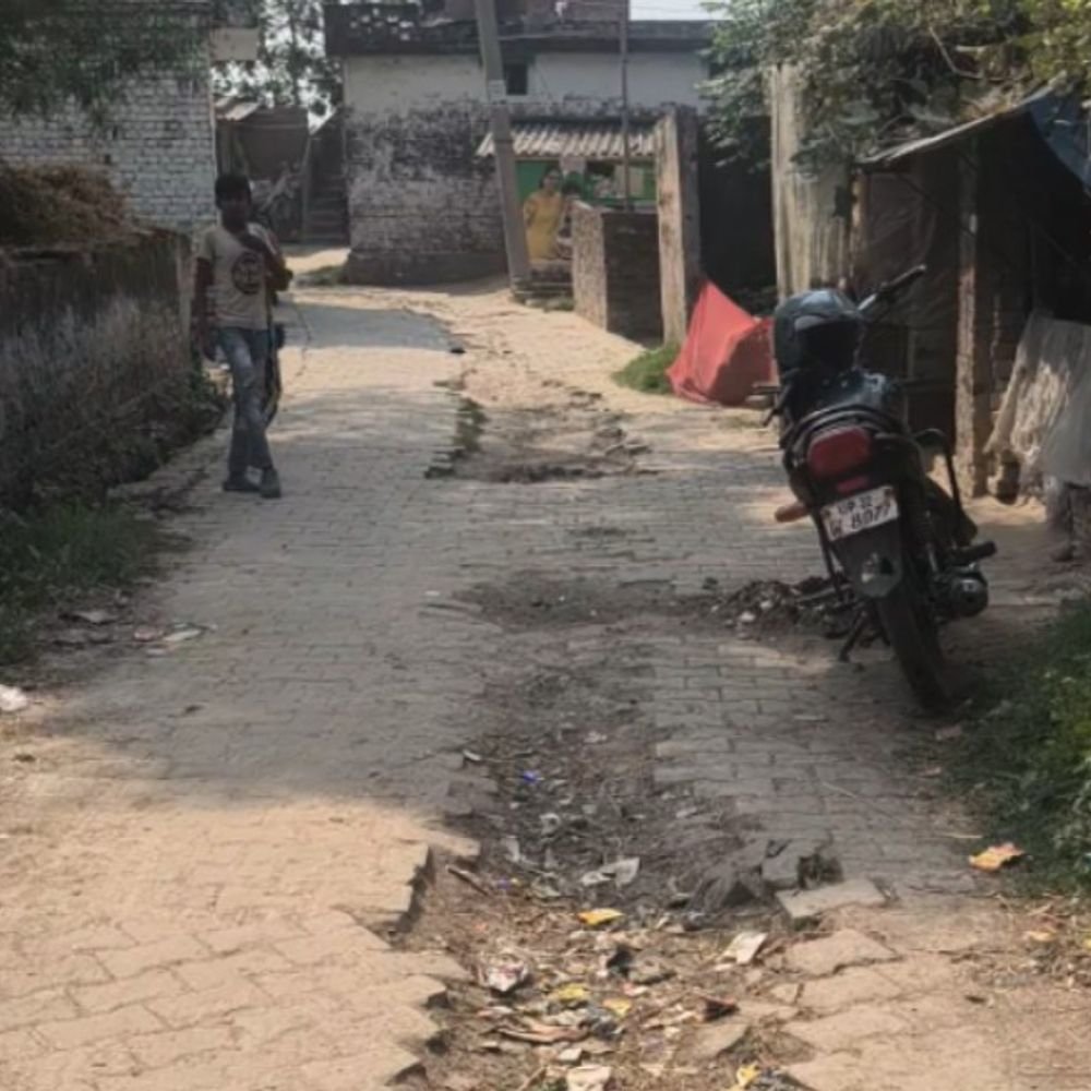 सिद्धार्थनगर में महिला और बेटी से मारपीट, 4 पर FIR:नाली का पानी फेंकने पर भिड़े पड़ोसी, जान से मारने की धमकी
