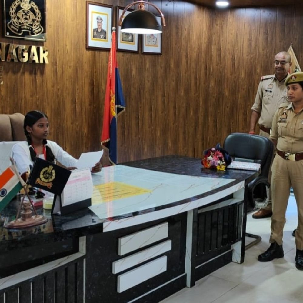कक्षा 8 की छात्रा सुनैना बनीं एक दिन की एसपी:सिद्धार्थनगर में सुनीं फरियादियों की समस्याएं, आत्मविश्वास बढ़ाने की पहल