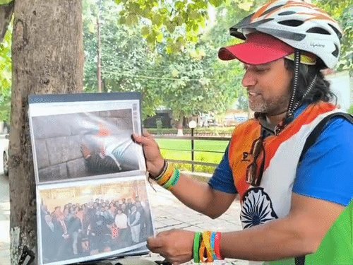 रीयूनियन भारत यात्रा पर कश्मीर से कानपुर पहुंचे साइकिलिस्ट सोमेन:191 देशों की यात्रा कर बना चुके इंटरनेशनल पहचान, कल लखनऊ जाएंगे