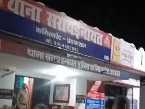 सिपाही पर बंधक बनाकर पीटने में FIR:प्रयागराज में 4 अन्य भी नामजद, महिला बोली- 2 लाख रुपये मांगे, जबरन कबूलनामा भी लिखवाया