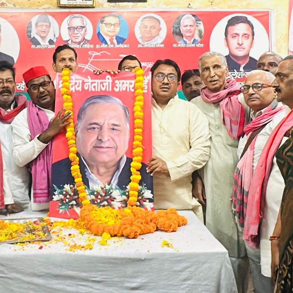 प्रयागराज में मुलायम सिंह यादव को सपाइयों ने दी श्रद्धांजलि:उनके सामाजिक न्याय के मार्ग पर चलने का संकल्प दोहराया