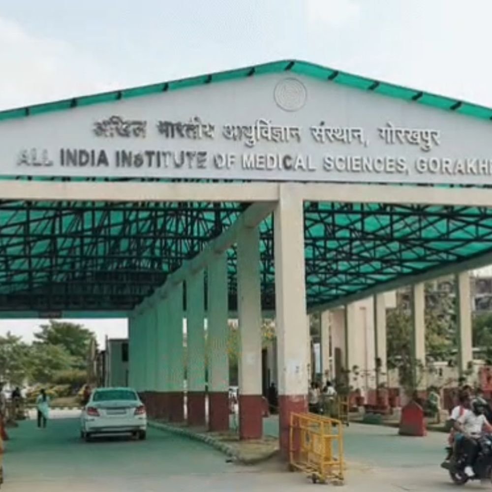 गोरखपुर एम्स में छह इंटर्न समेत 12 रेजीडेंट डॉक्टर सस्पेंड:होटल में बर्थडे पार्टी के बाद मारपीट का मामला, 8 डॉक्टर 30 दिन और 4 निलंबित हुए 10 दिन के लिए