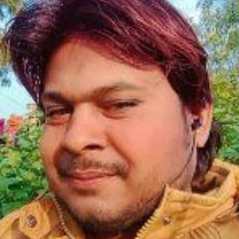 उन्नाव में सड़क हादसे में युवक की मौत:बाइक और साइकिल बचाने के चक्कर में हुआ हादसा, परिवार में पसरा मातम