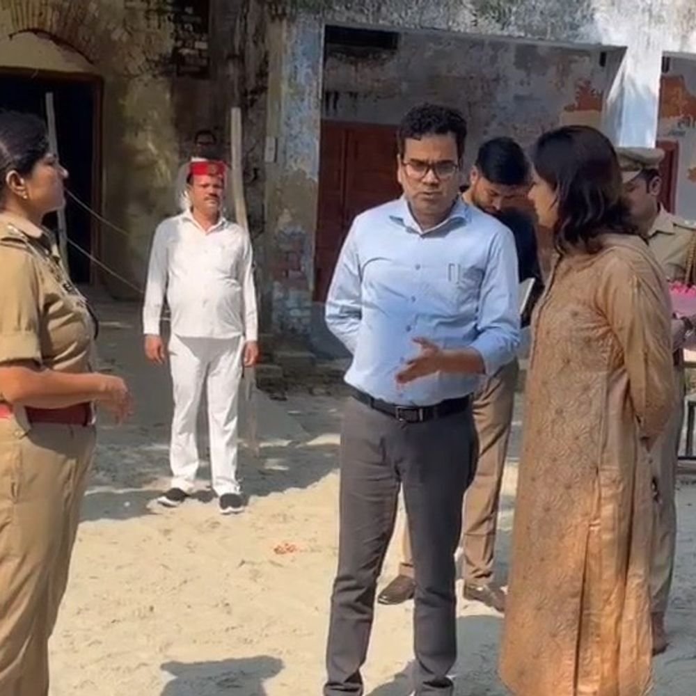 पहले दो घंटेः स्नातक में 8.50%, शिक्षक में 15.73% मतदान:जिले के 11 केंद्रों पर बनाए गए 30 बूथ, डीएम-एसपी ने निरीक्षण कर देखीं व्यवस्थाएं