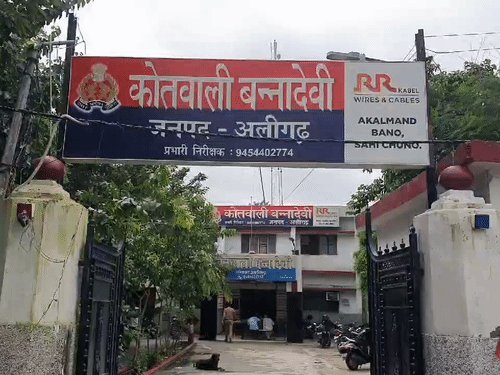 शिव मंदिर से पीतल का घंटा चोरी, अलीशान पर FIR:अलीगढ़ के सराय रहमान की घटना; मंदिर में लगे 5 किलो के दो घंटों में से एक गायब