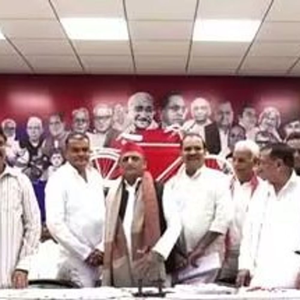 मेरठ के विनय कुराली की सपा में वापसी:बसपा के पूर्व जिलाध्यक्ष योगेंद्र जाटव भी शामिल हुए