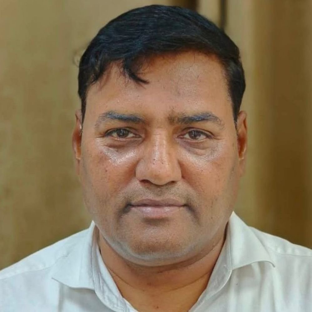 बुलंदशहर में तैनात ADM का निधन:अयोध्या में पैतृक गांव में नम आंखों से अंतिम विदाई, नवंबर में होनी थी बड़े बेटे की शादी