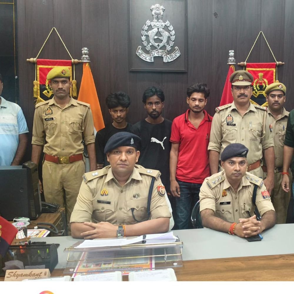 मवेशी चोरी करने वाले तीन आरोपी गिरफ्तार:दोबारा चोरी की फिराक में थे, पिकअप और 45 हजार रुपये बरामद