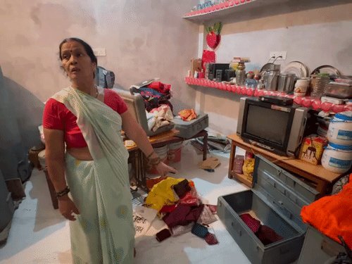 लेबर ठेकेदार के तीन मंजिला मकान से 5.50-लाख की चोरी:छत के रास्ते से घुसा चोर, स्टोर रूम का टूटा मिला ताला, संदिग्ध CCTV में कैद