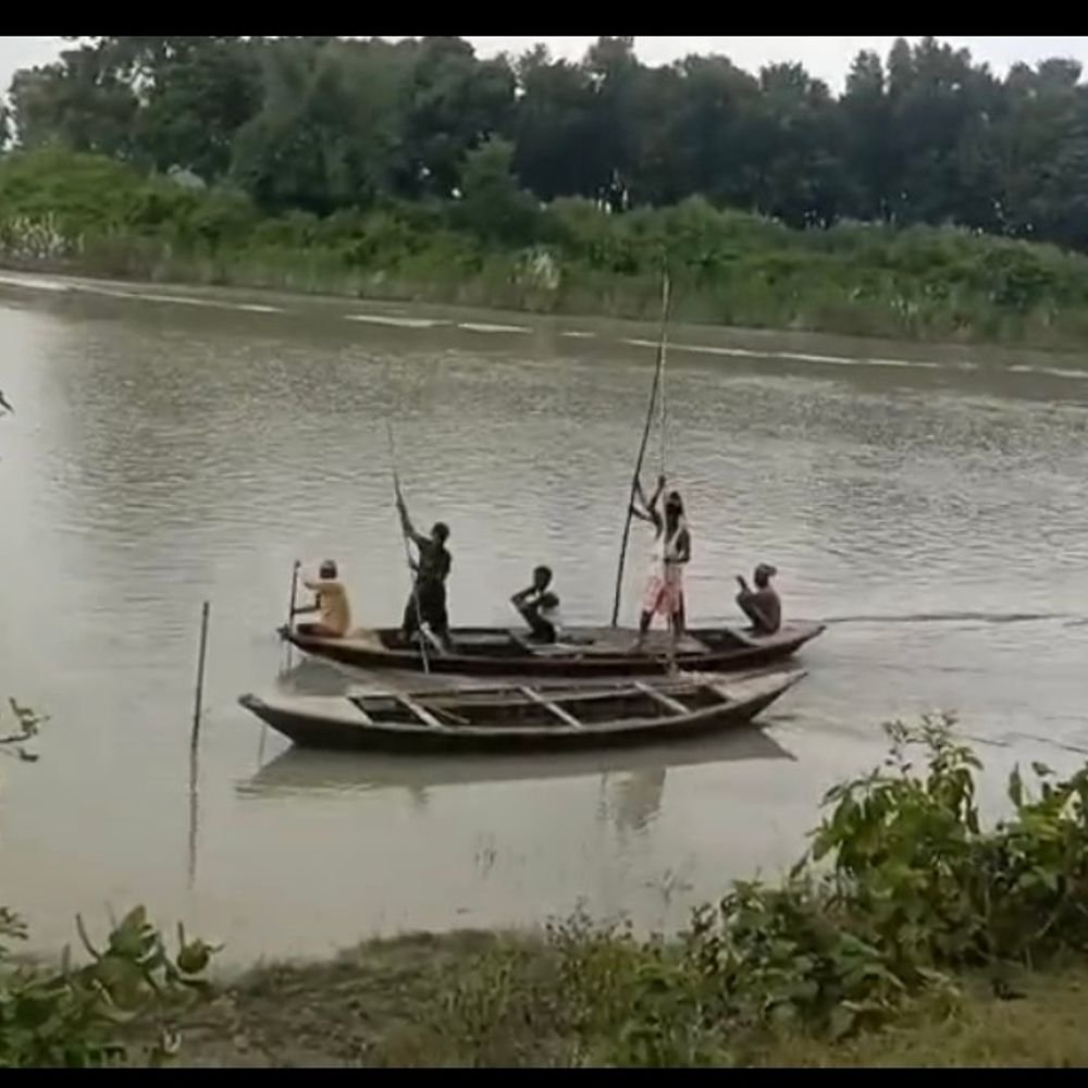 महराजगंज में मगरमच्छ के हमले में युवक की मौत:नारायणी नदी में मछली पकड़ने गया था युवक, 27 घंटे बाद मिला शव