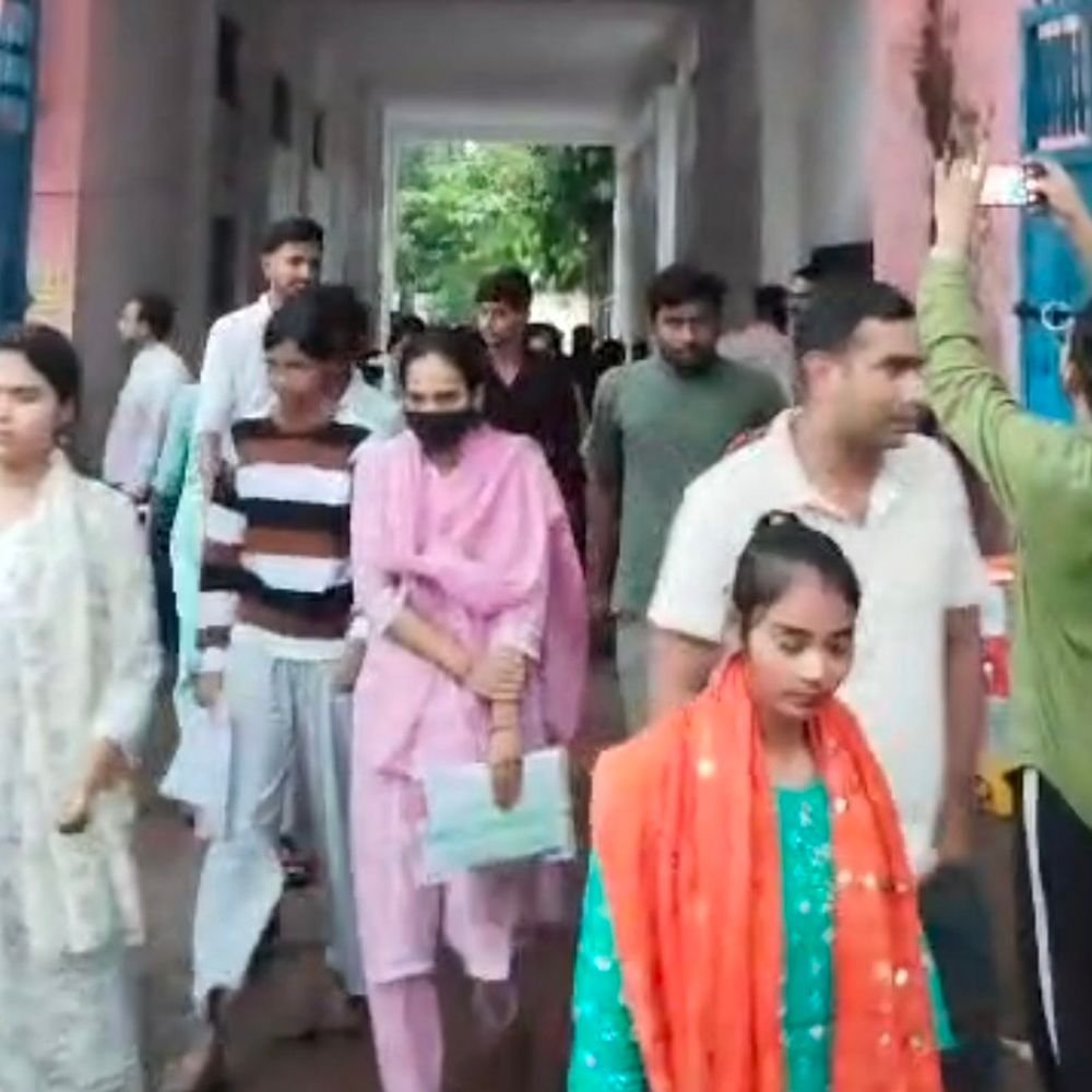 कौशांबी में PET परीक्षा में 3104 परीक्षार्थी अनुपस्थित:13 केंद्रों पर 9120 में से 6016 ने दी परीक्षा, प्रवेश से पहले हुई ट्रिपल लेयर चेकिंग