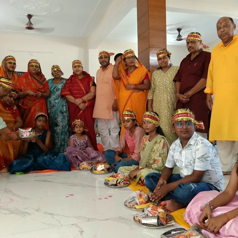 गोरखपुर में कन्या पूजन आयोजित:विधि-विधान से धोए गए पैर, चुनरी चढ़ाकर लिया गया आशीर्वाद