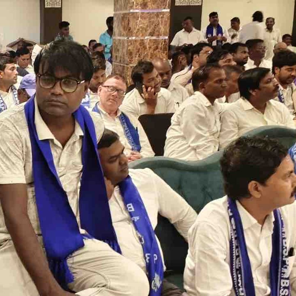 गोरखपुर में बसपा की मंडल स्तरीय बैठक:2027 चुनाव की तैयारियों पर मंथन, कार्यकर्ताओं से गांव-गांव पहुंचने की अपील