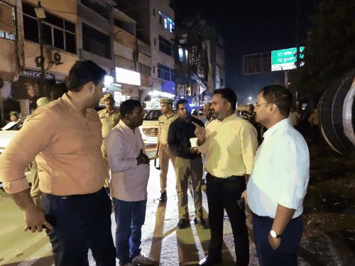 कानपुर में अब रात में ही उठेगा बाजारों का कूड़ा:एक्सप्रेस रोड पर गंदगी देखकर DM नाराज, बोले- लापरवाही पर होगी कार्रवाई