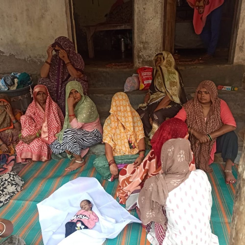माता की चौकी में चली गई मासूम की जान:पड़ोसी ने दिया धक्का, मां की गोद से गिरी ढाई माह की मासूम ने दम तोड़ा; आरोपी गिरफ्तार