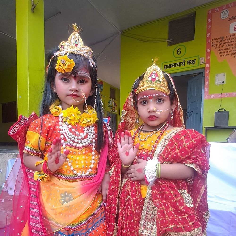 बुलंदशहर में बच्चों ने सजाईं नवदुर्गा की झांकियां:शिशु मंदिर में विद्यार्थियों ने प्रस्तुत कीं मां दुर्गा के नौ स्वरूपों की झांकियां