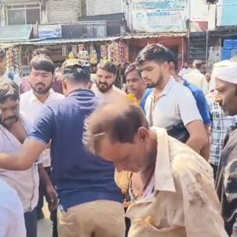 हमीरपुर बस स्टैंड पर जाम को लेकर मारपीट:महोबा डिपो के चालक ने बाइक सवार को पीटा, फिर बस लेकर भागा