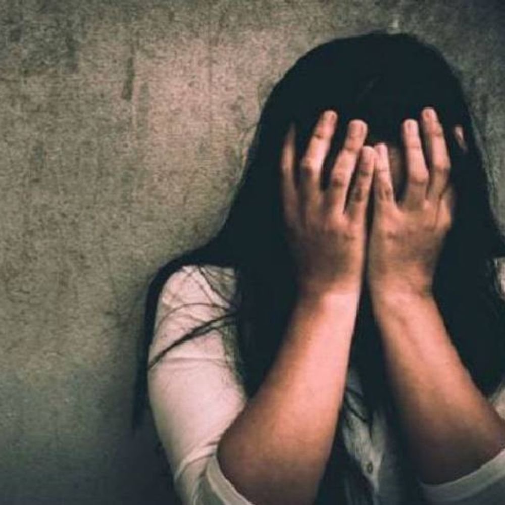 जेल से छूटकर रेप पीड़िता की अश्लील तस्वीरें वायरल कीं:झांसी में थाने का इंस्पेक्टर बताकर दोस्ती की, फिर रेप कर वीडियो बना लिए थे