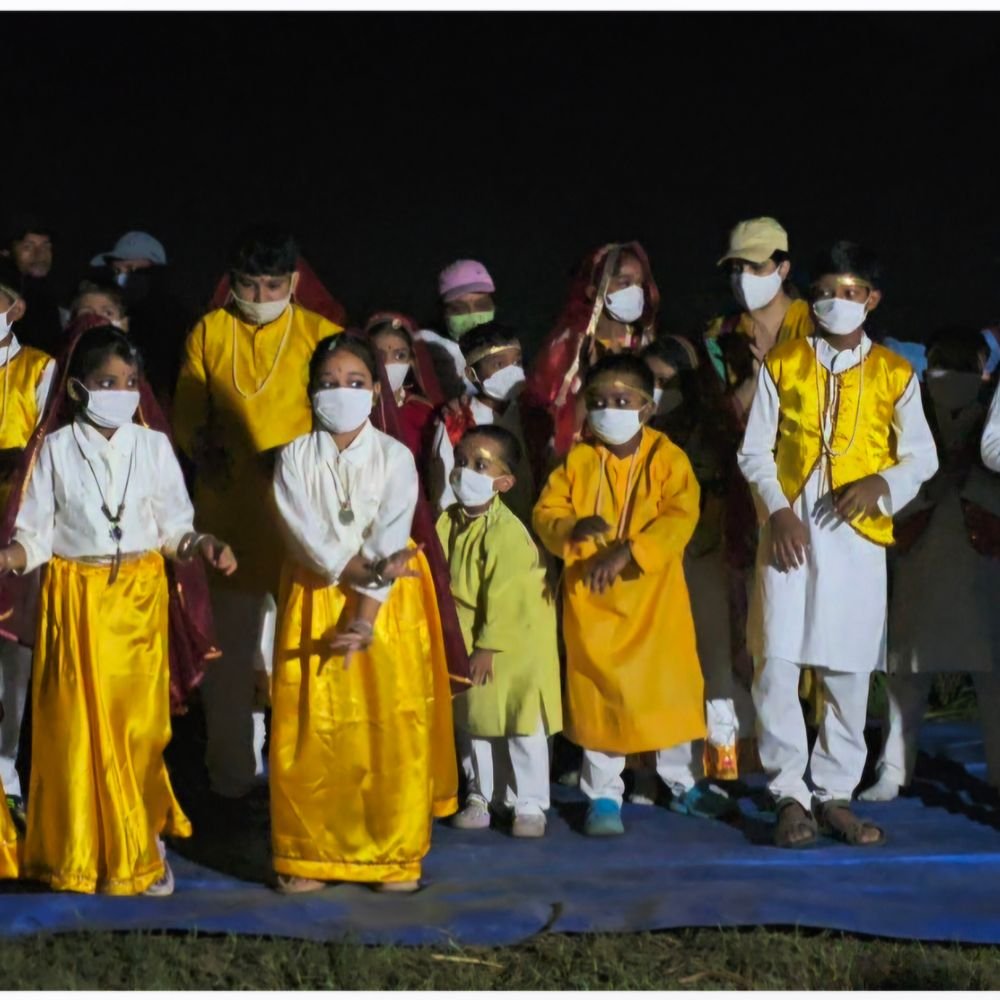 आगरा में आरती और सांस्कृतिक कार्यक्रम आयोजित:धान कटाई संग सांस्कृतिक प्रस्तुति, सतसंगियों ने की सामूहिक कृषि सेवा