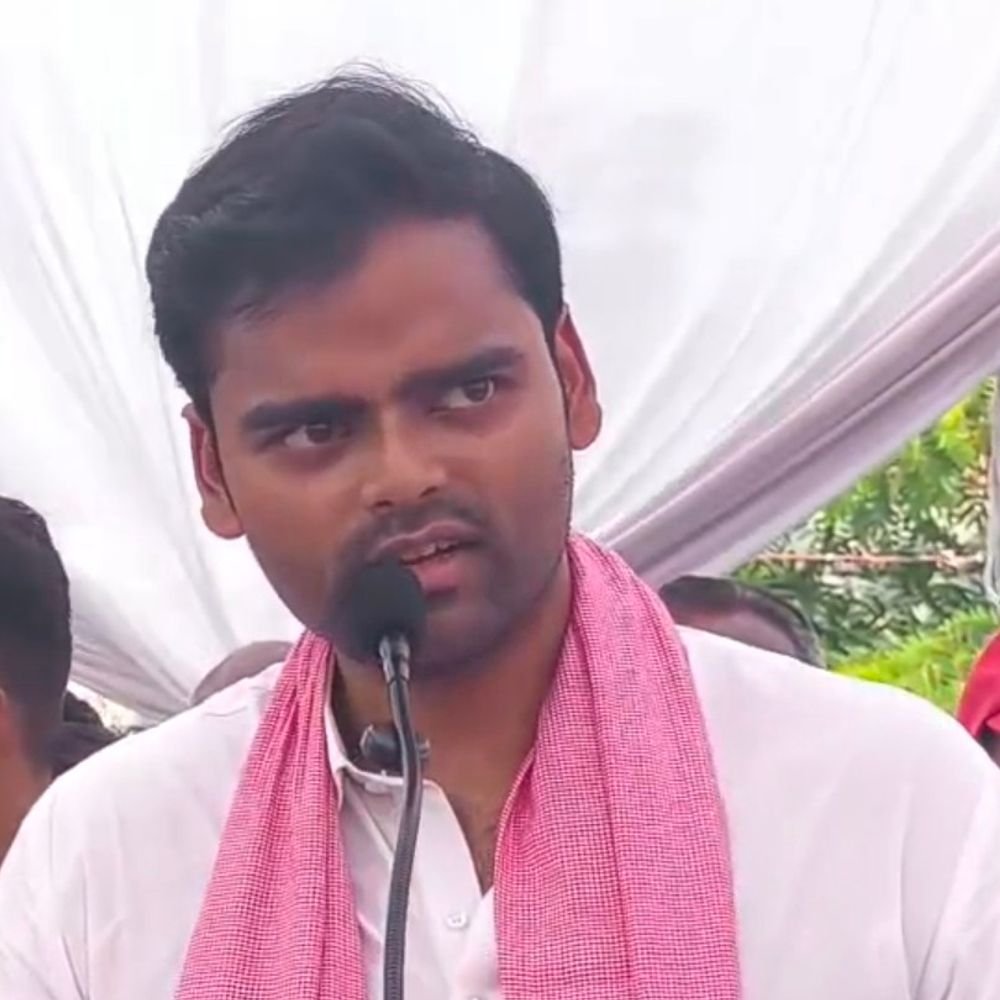 सपा सांसद पुष्पेन्द्र बोले- 3 महीने बाद अखिलेश बनेंगे मुख्यमंत्री:कौशांबी में कांशीराम की पुण्यतिथि पर बोले- इंद्रजीत सरोज भी बनेंगे मंत्री