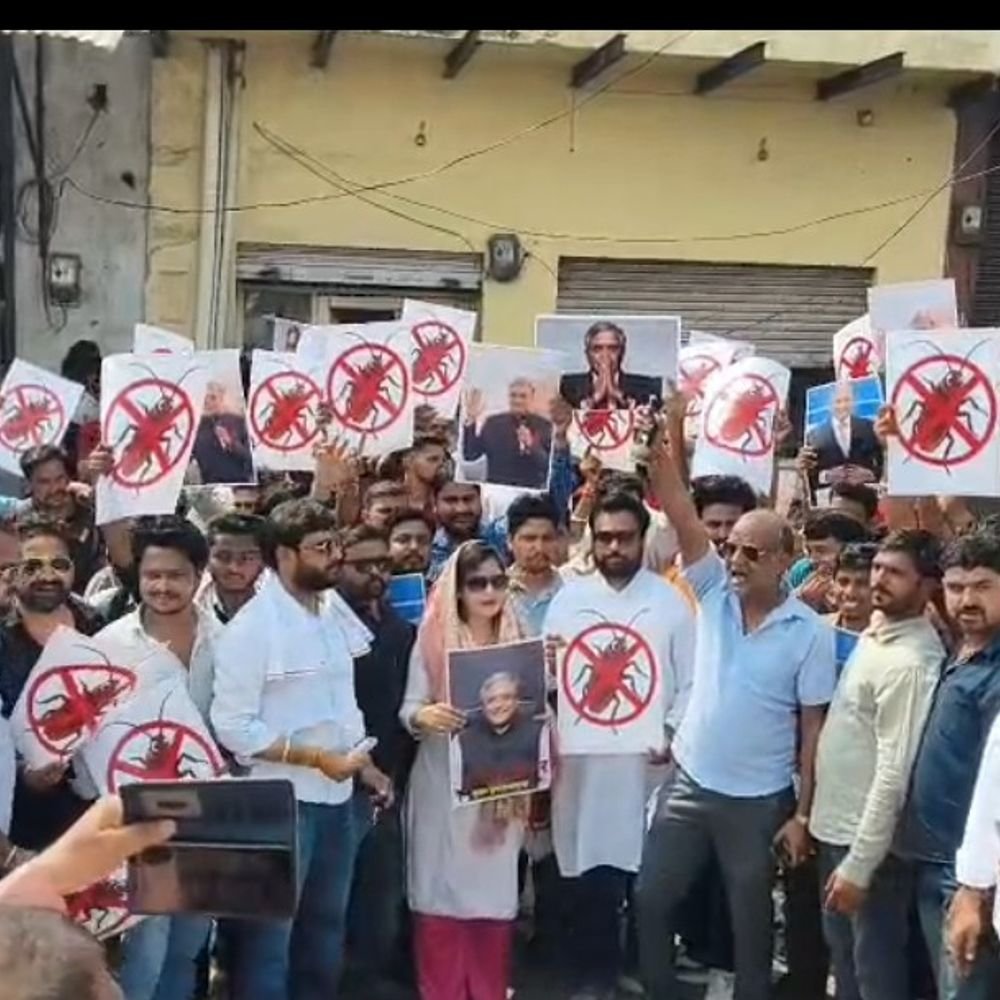 हाथरस में मुख्य चुनाव आयुक्त के समर्थन में प्रदर्शन:राष्ट्रपति को ज्ञापन भेजा, चुनाव आयोग को बदनाम करने की साजिश का आरोप
