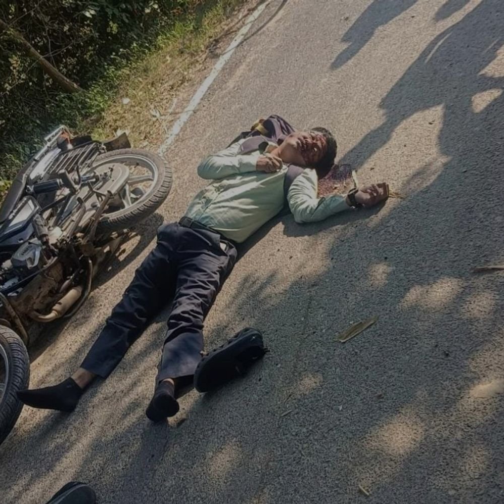 हरदोई में सड़क के गड्ढे से शिक्षक की मौत:प्राथमिक विद्यालय के शिक्षक संकुल बैठक में जा रहे थे, मदरा-पिहनिया के बीच हादसा
