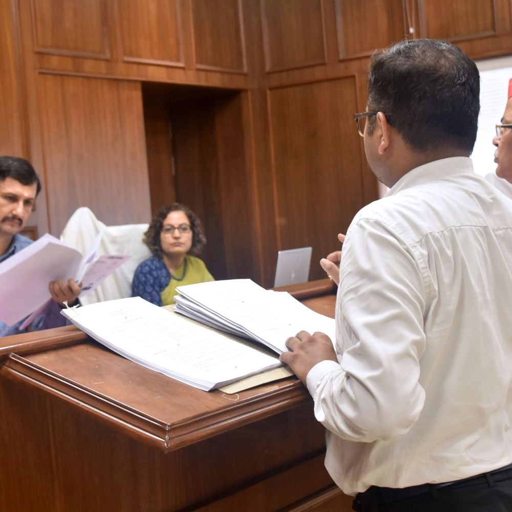 विधान परिषद चुनाव में 6 प्रत्याशियों के पर्चे खारिज:लखनऊ स्नातक के 5, शिक्षक सीट पर 1 नामांकन निरस्त; स्क्रूटनी में मिली खामियां