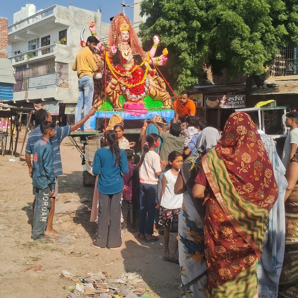 महावीर मंदिर से शोभायात्रा:असालतगंज बाजार में नगर भ्रमण के बाद शाम को होगा विसर्जन