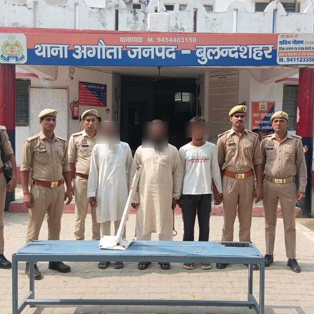 मेड़ विवाद में किसान की हत्या:बुलंदशहर में पड़ोसी किसान और उसके बेटों ने फावड़ा मारकर ली जान, तीनों आरोपी पकड़े गए