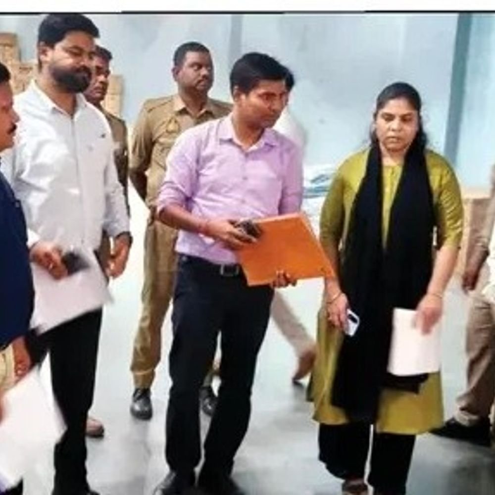 किराना फर्म पर छापा, ₹1 करोड़ की टैक्स चोरी पकड़ी:कागजों में करोड़ों का सामान बेचा, गोदाम में सिर्फ 20 लाख का स्टॉक मिला; फर्जी बिलिंग का खुलासा