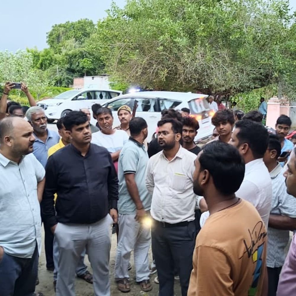अमिताभ बच्चन के गांव का पुस्तकालय दीपावली तक सुधरेगा:डीएम ने निरीक्षण कर ग्रामीणों को दिया आश्वासन, KBC में बिग-बी ने किया था जिक्र