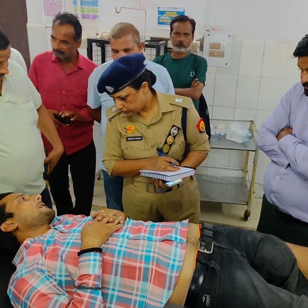 500 रुपये की रंगदारी न देने पर फायरिंग:इटावा में कार सवारों ने पैर में गोली मारी, दो लोग घायल