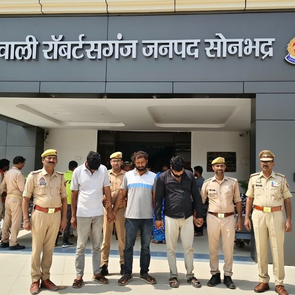 फाइनेंस कंपनी बताकर ट्रेलर छीना, चालक से मारपीट:सोनभद्र में किश्त बकाया का डर दिखाकर हाईवे पर रोकते थे वाहन, 3 आरोपी गिरफ्तार