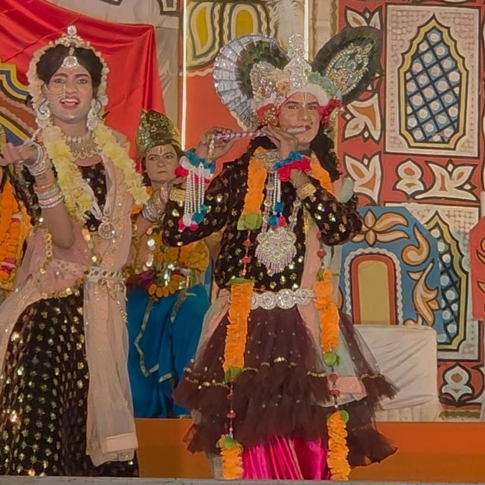 संभल में श्रीरामलीला मंचन का शुभारंभ:भगवान स्वरूपों का पूजन और सांस्कृतिक कार्यक्रम, मुंबई-दिल्ली के कलाकार पहली बार पहुंचे