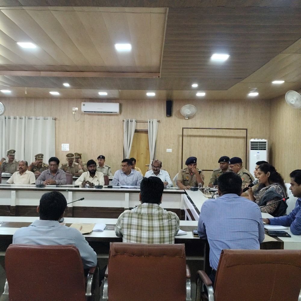 श्रावस्ती में त्योहारों को लेकर प्रशासन अलर्ट:पूजा पंडालों और विसर्जन स्थलों पर CCTV से निगरानी, अश्लील गानों पर रोक