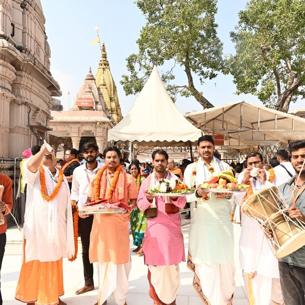 काशी विश्वनाथ धाम में कन्या पूजन:मंदिर चौक परिसर हुआ हवन, विश्व कल्याण और सुख शांति की कामना