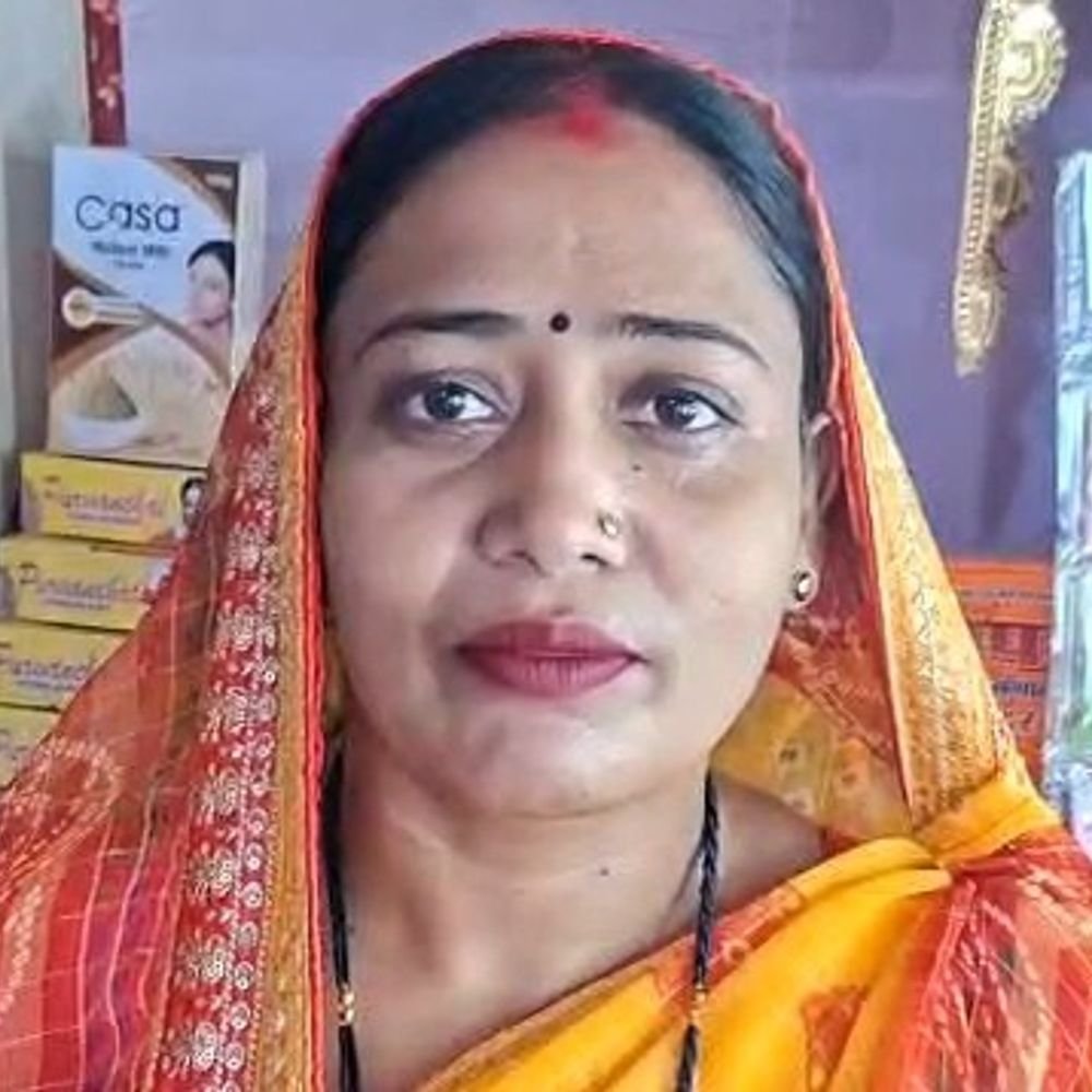 तेजस्विनी-लक्ष्मी ने समूह बनाकर 60 महिलाओं को दिया रोजगार:6 साल में सिलाई और कॉस्मेटिक दुकान से बनीं आत्मनिर्भर, खुद कमा रहीं 4-5 हजार रुपए