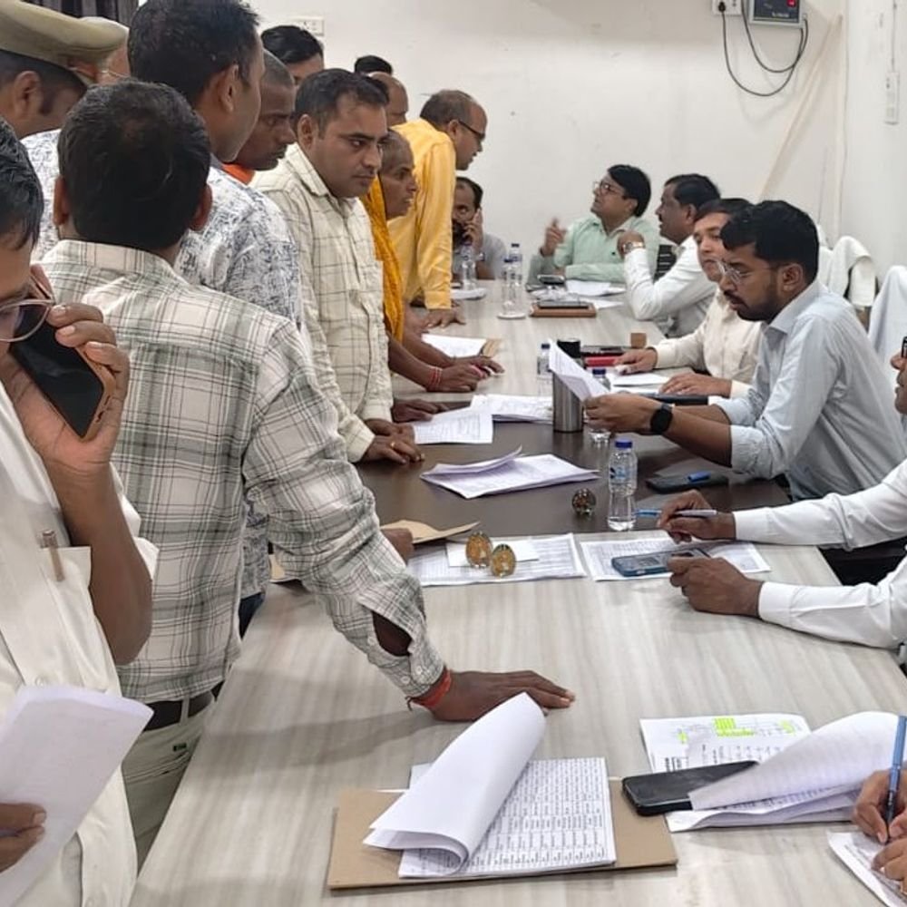 अयोध्या की तहसीलों में संपूर्ण समाधान दिवस:सरकारी सीलिंग की जमीन पर कब्जे का मामला उठा, शिकायत के बाद भी कार्रवाई नहीं