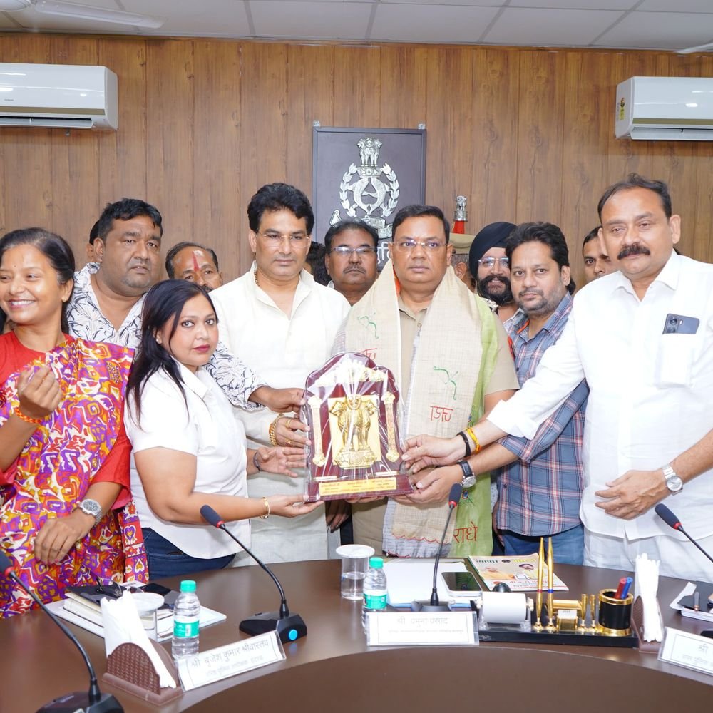 इटावा में पुलिस और व्यापारियों की बैठक:डीआईजी बोले- व्यापारियों को सुरक्षित माहौल देना पुलिस की प्राथमिकता