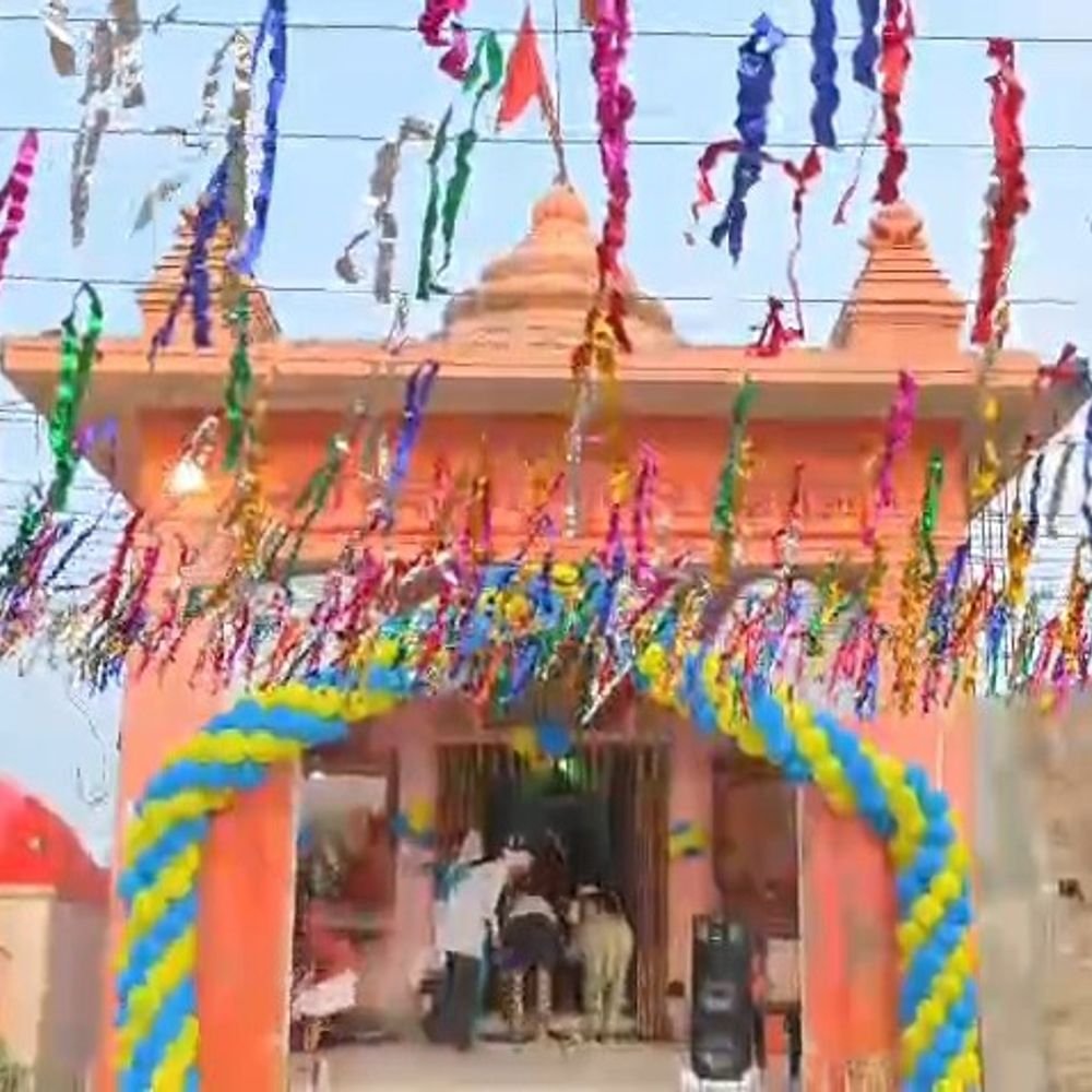अमरोहा में नवरात्र शुरू, मंदिरों में उमड़ी भक्तों की भीड़:मां शैलपुत्री की पूजा कर मांगी मन्नतें, घरों में भी हुई घट स्थापना