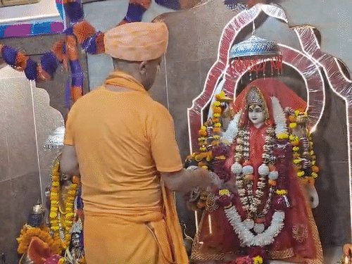 3 दिन गोरखनाथ मंदिर में रहेंगे योगी, आज निशा पूजा:कल कन्या पूजन, मंगलवार को निकालेंगे शोभायात्रा