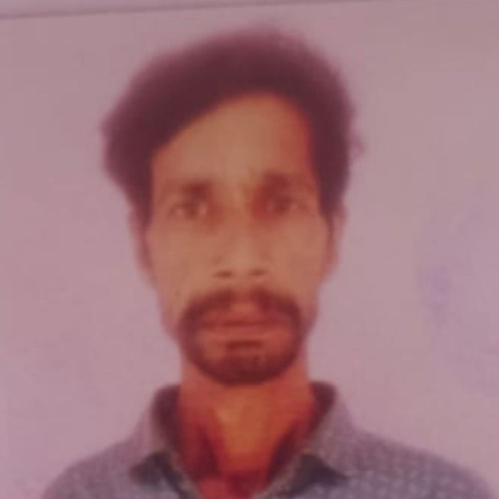 जमीन का बैनामा कराने आए व्यक्ति की मौत:कानपुर देहात में रसूलाबाद तहसील में उप निबंधन कार्यालय के दरवाजे पर गिर पड़ा