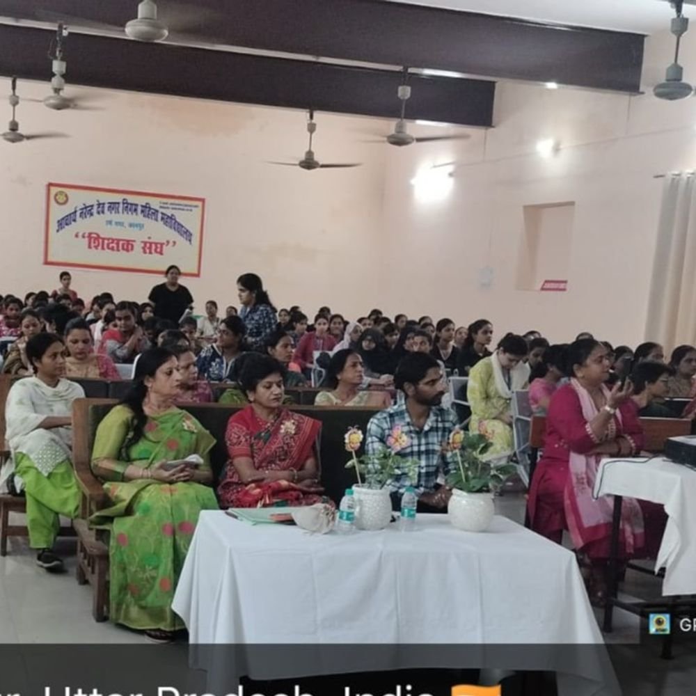 कानपुर महिला महाविद्यालय में मधुमक्खी कार्यशाला:शैक्षणिक गतिविधियों में भाग लेने, व्यावहारिक अनुभव के लिए किया प्रेरित