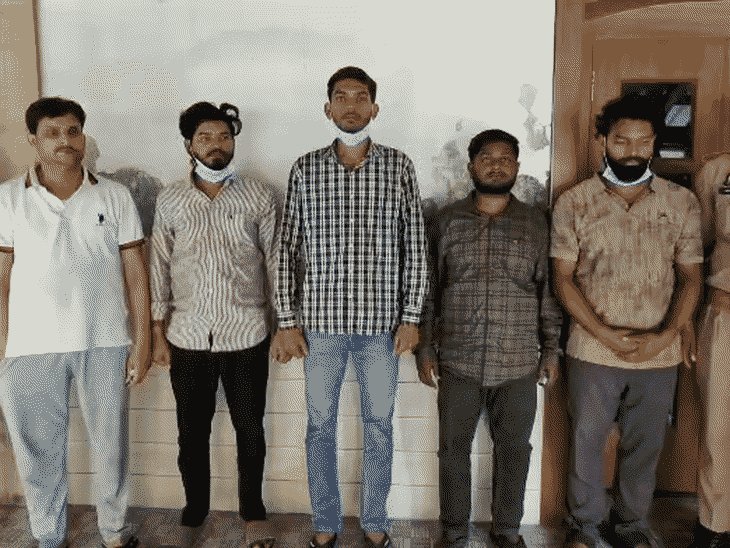 बेटी ने गोल्ड मेडल जीता, पिता साइबर ठगी में गिरफ्तार:गोरखपुर में पकड़े गए 5 जालसाज, अय्याशी और करोड़पति बनने की खातिर शुरू किया धंधा