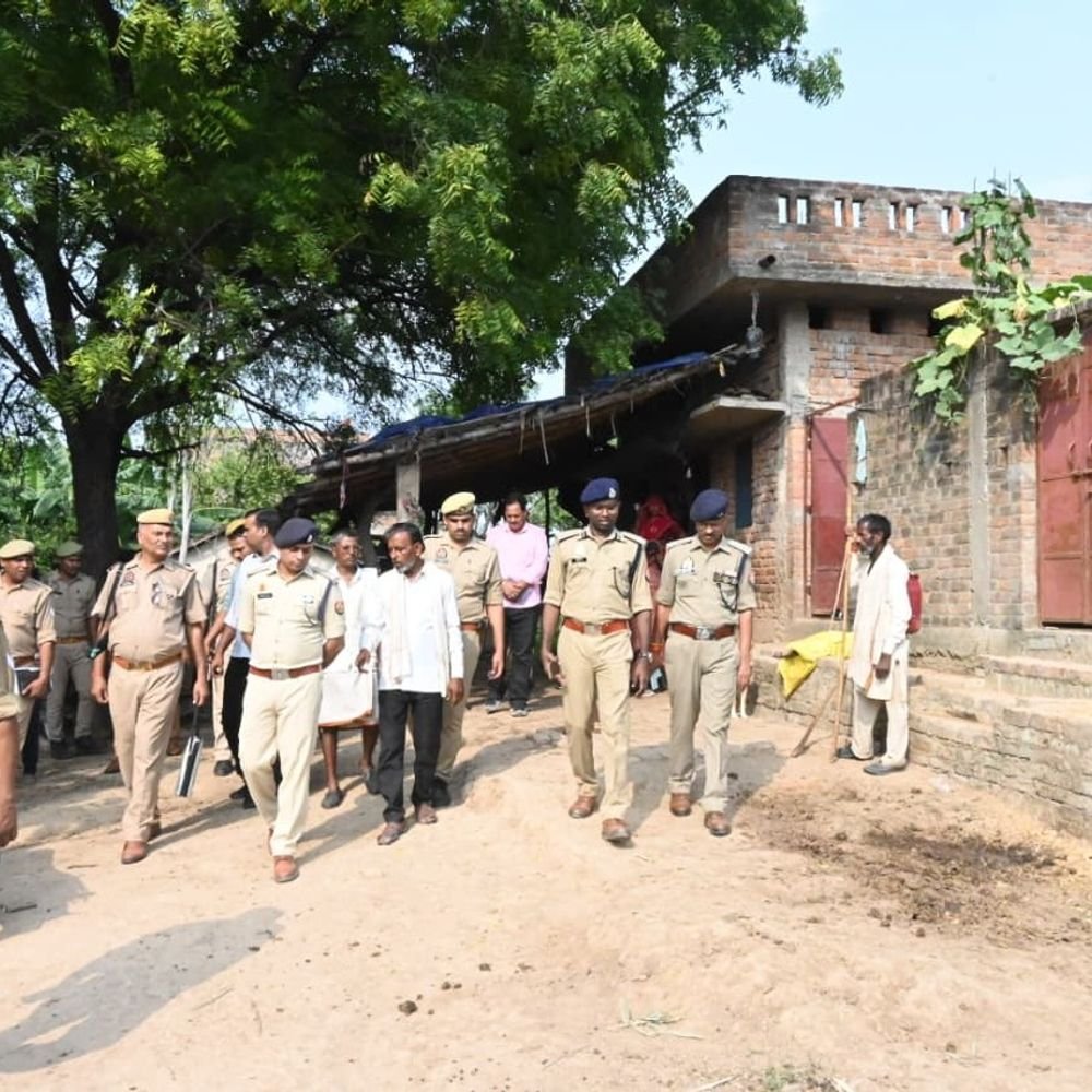 चित्रकूट लूटकांड के घटनास्थल पर पहुंचे डीआईजी:बोले- जल्द होगा खुलासा, आरोपियों की तलाश में जुटी पुलिस