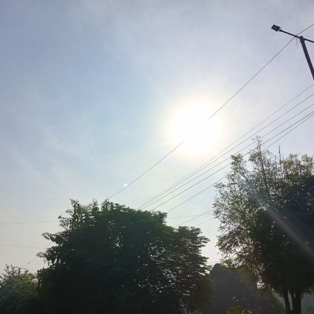 आगरा में सुबह-शाम की बढ़ी ठंडक:दिन में तेज़ धूप, कल से बदल सकता है मौसम, छाएंगे बादल, बारिश के आसार